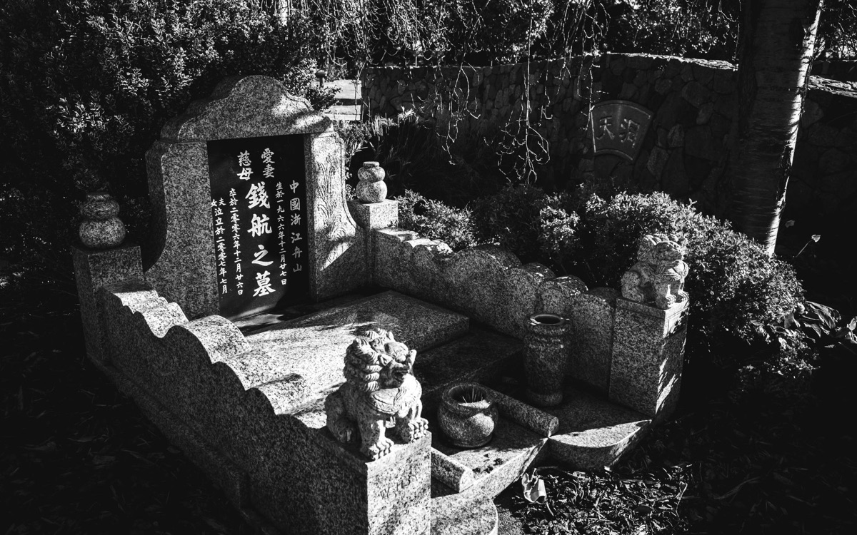 京郊秦始皇陵：石徑通古墓