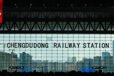 Chengdu nature train tour: Guide for seeing scenery