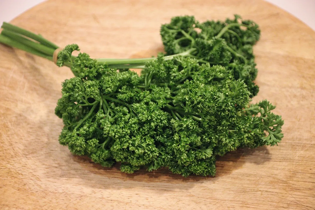 parsely, herbs, spices, fresh vegetables, regional cuisine, kitchen