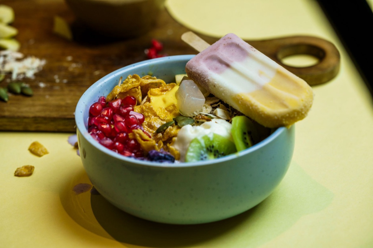 Yogurt en pittige maaltijd voor het beheersen van pittigheid